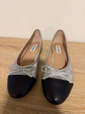 Steve Madden Silver and Black Bow-Accent Ballet Flats